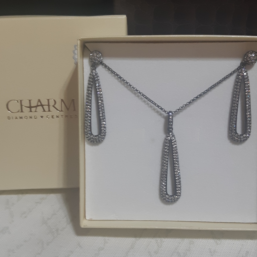 Elegant Bridal Silver Drop Earrings And Necklace Set